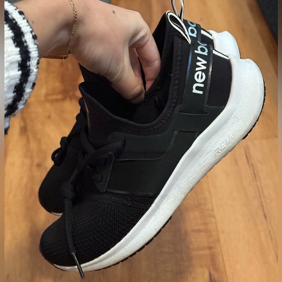 Women’s New Balance tennis shoes - Picture 2 of 5